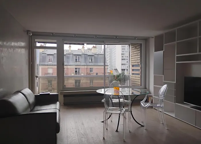 Tour Eiffel Two-Bathroom Two-Bedroom Loggia Spacious Quiet Brand-New Apartment